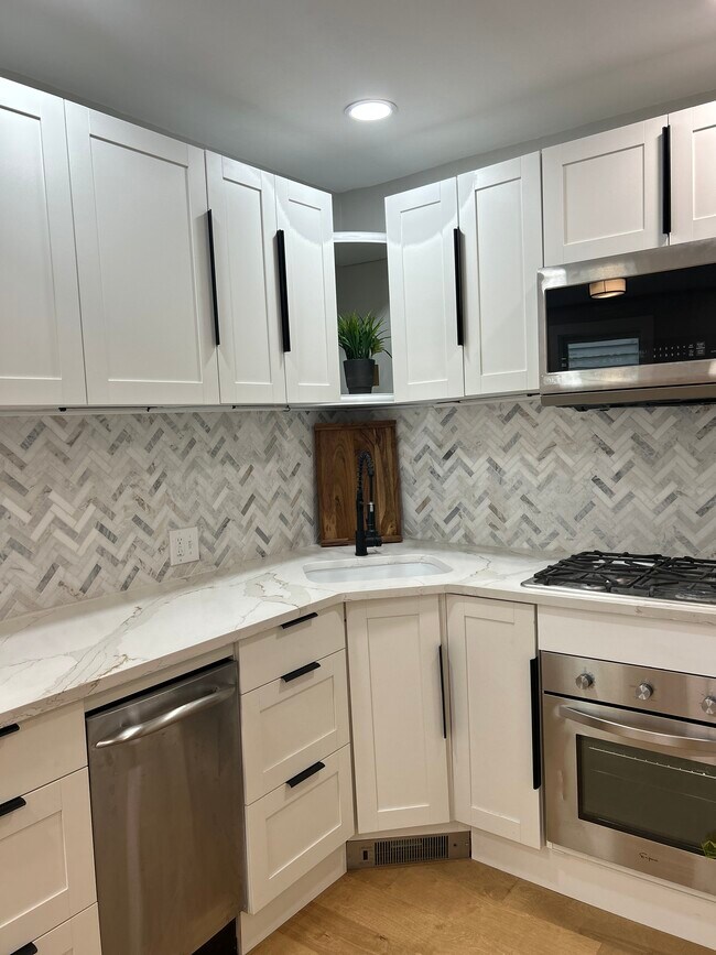 Kitchen - 254 Western Ave