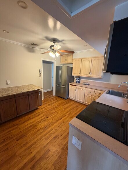 Building Photo - 958 Laurel Pl