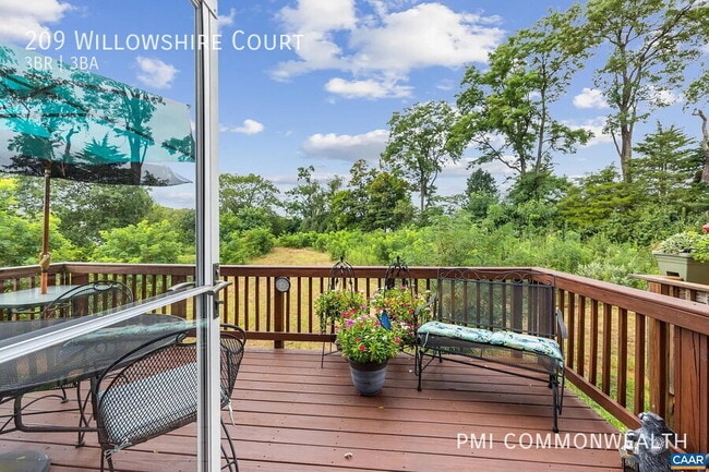 Building Photo - 209 Willowshire Ct