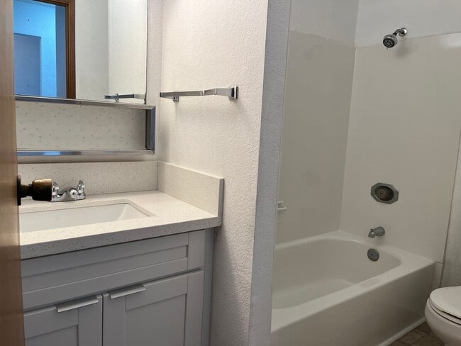 Building Photo - Waiau Garden Court Townhouse - 2 bedroom, ...