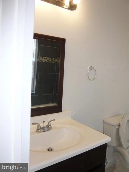 Bathroom 2 - 2517 Saint Paul St