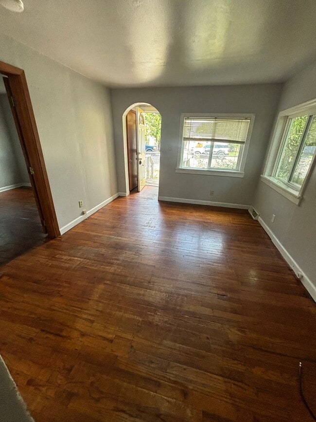 Building Photo - Charming 2-Bedroom Single Family Home