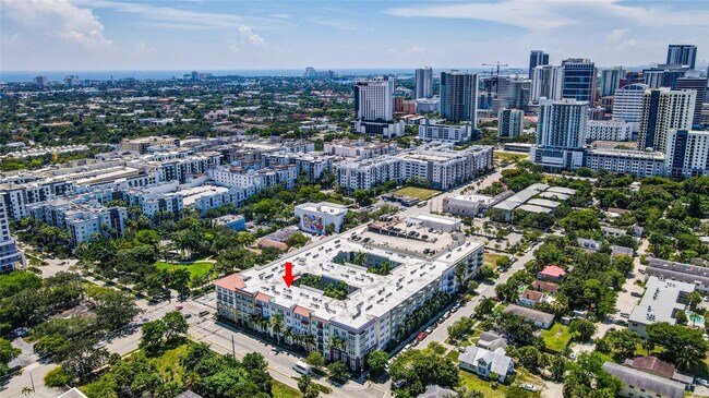 Building Photo - 533 NE 3rd Ave