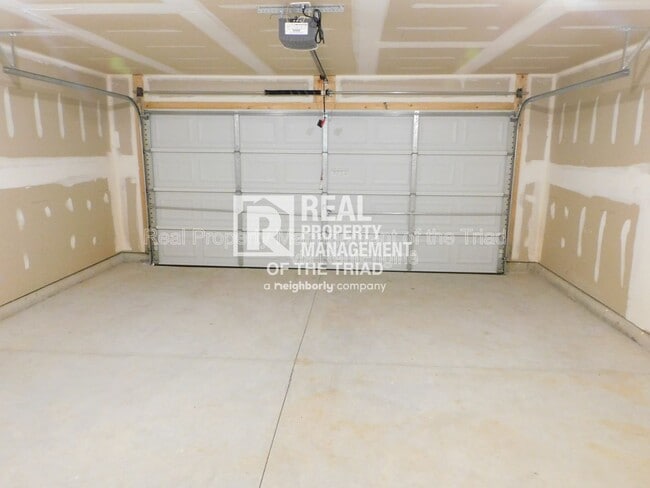 Building Photo - 10 Loblolly Ct