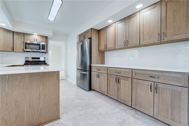 Building Photo - 399 French Rd