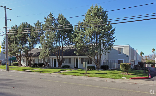 Building Photo - Cottage Bay Apartments