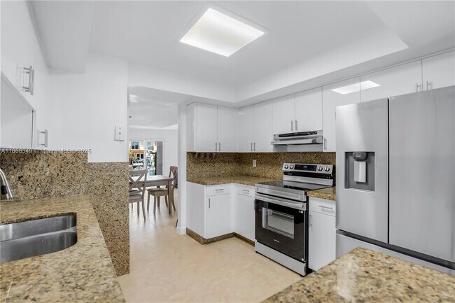 Building Photo - 3827 NE 166th St