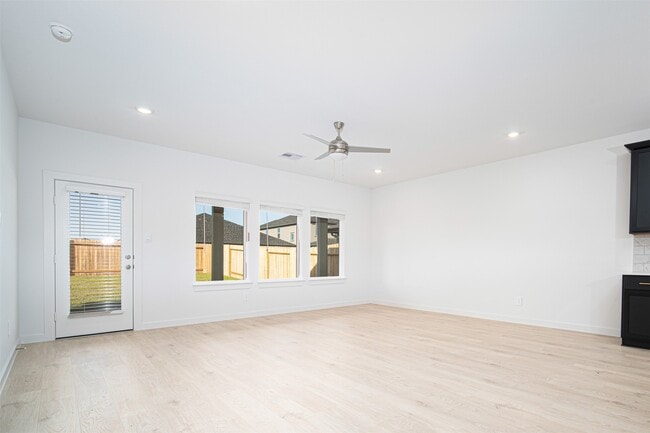 Building Photo - 30614 Brixton Village St