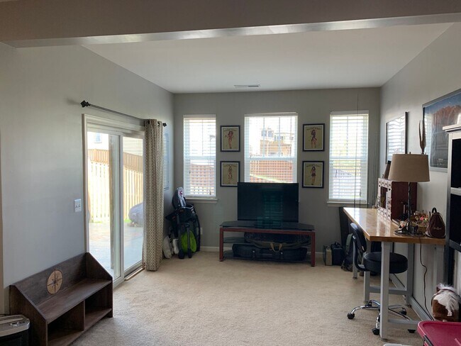Building Photo - COLONIAL FORGE TOWNHOUSE - STAFFORD (END U...
