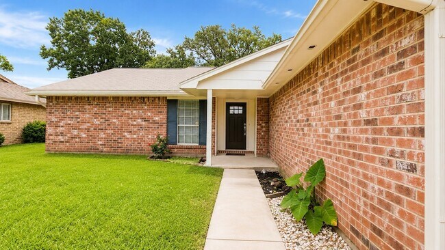 Building Photo - 22131 Pearl Lake Dr