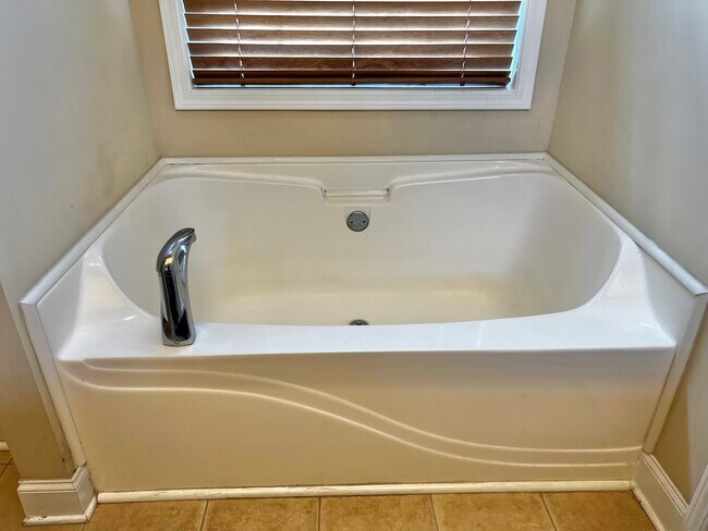 Building Photo - 451 Moriah Ln