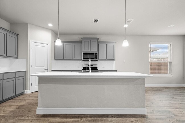 Building Photo - 825 Blackhorse Trl