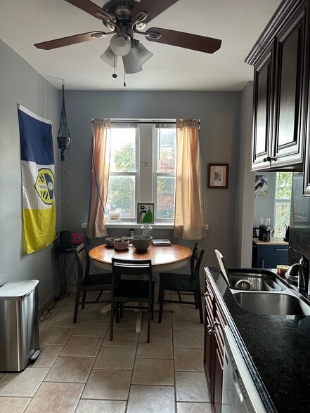 Eating area in the kitchen - 6754 N Lakewood Ave