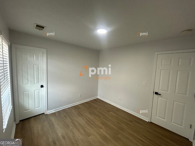 Building Photo - 304 Klinetop Dr