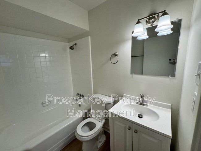 Building Photo - 2119 Shelby St