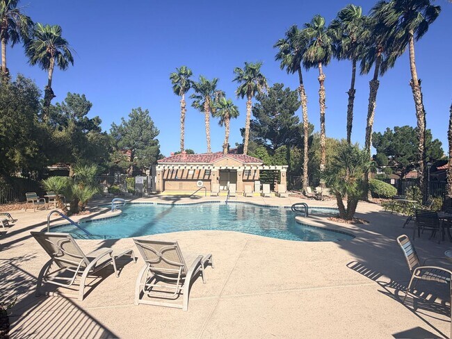 Building Photo - 2 bed / 2 bath Condo in Painted Desert Guard Gated Community