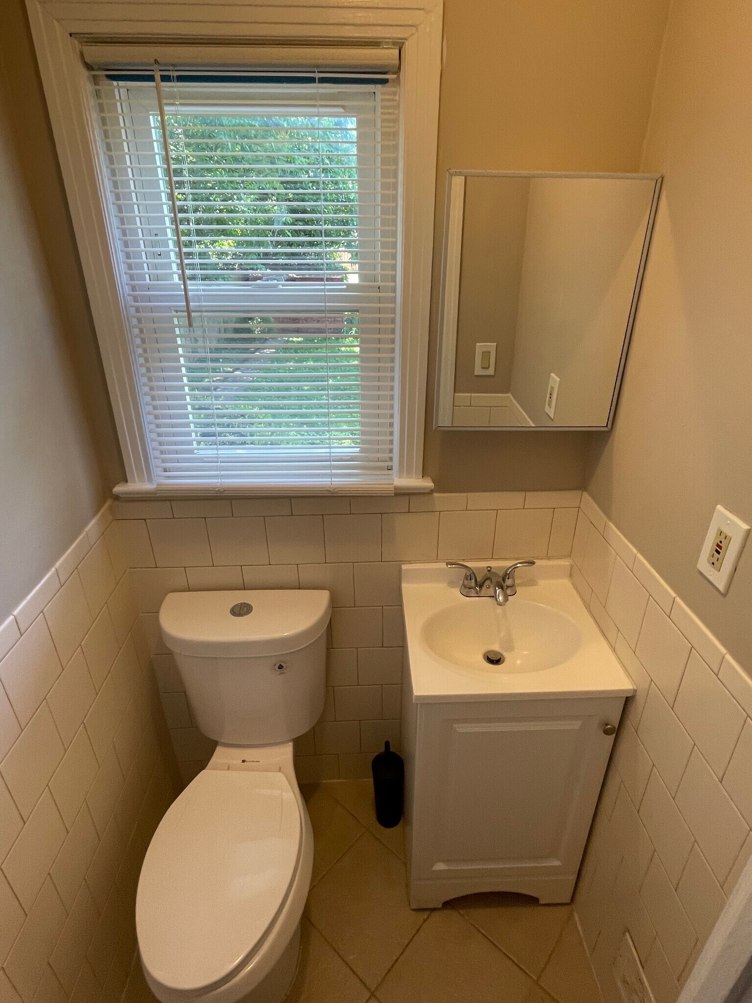 Building Photo - 544 Oritani Pl
