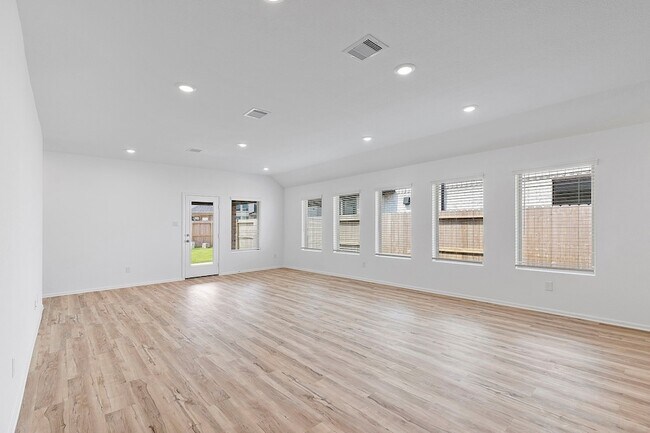 Building Photo - 31546 Beacon Cove Trl