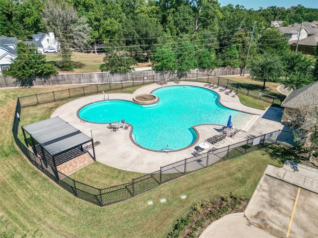 Building Photo - 7631 Willow School Dr