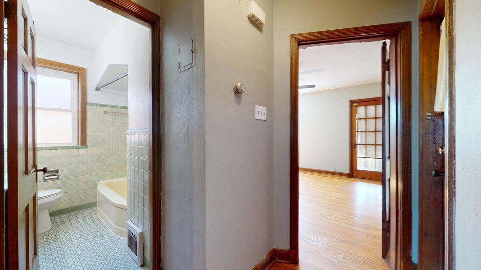 Building Photo - 5816 Mardel Ave