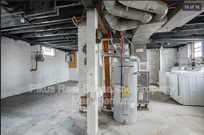 Building Photo - 1033 Chandler Ave