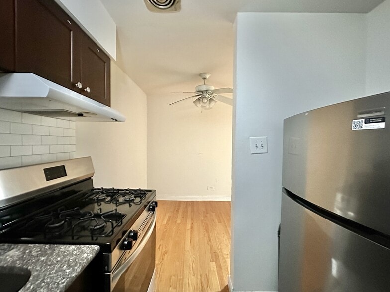 Building Photo - 3710 N Pine Grove Ave