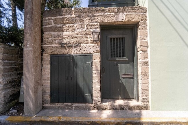Building Photo - 76 Marine St