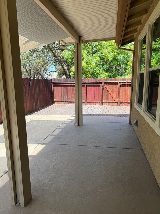 Building Photo - 4668 Lue Ln