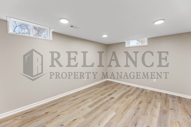 Building Photo - 2506 N Somerset Ave