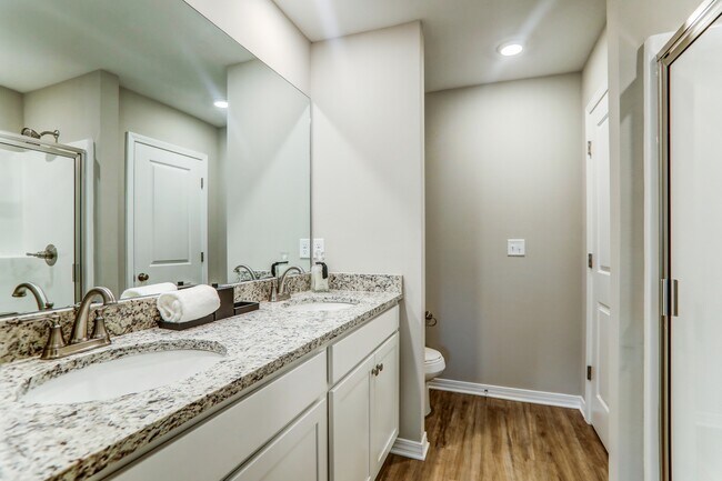 Building Photo - 301 Loris Wy