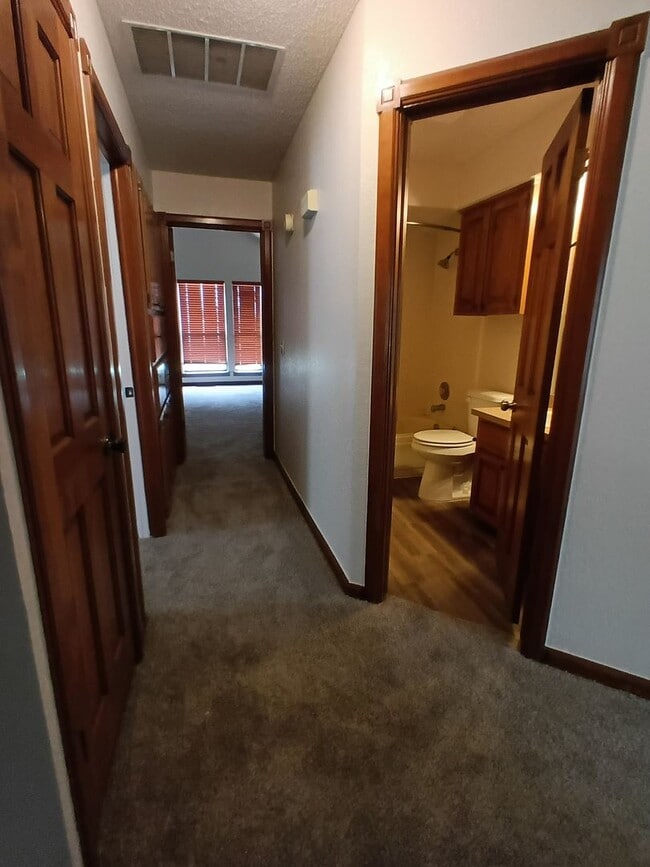 Building Photo - Carl Albert Schools! - Great Home!