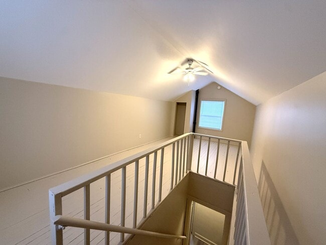 Building Photo - Beautiful 3 Bedroom 1 Bathroom Home