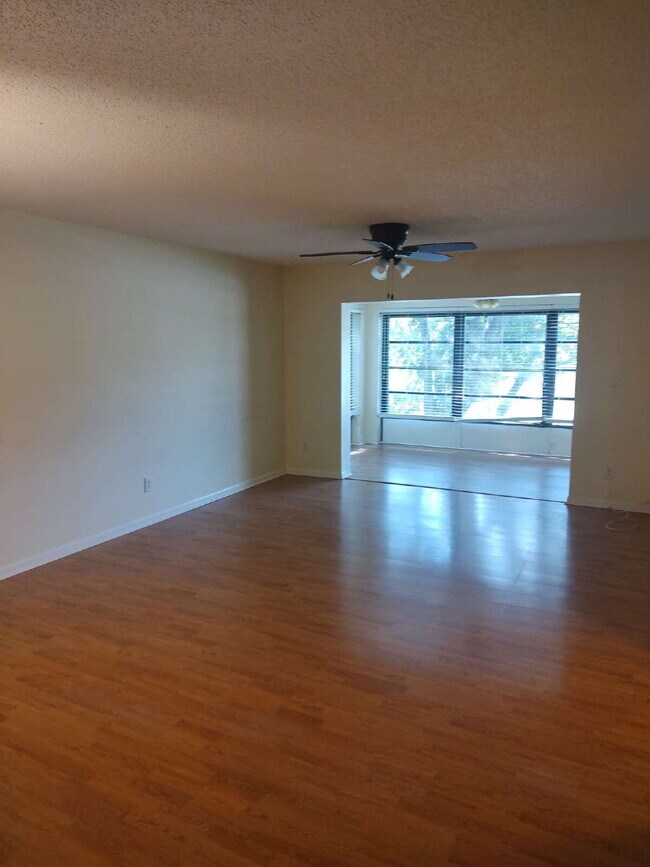 Building Photo - "$200 move in special!! 2-Bed, 2-Bath Cond...