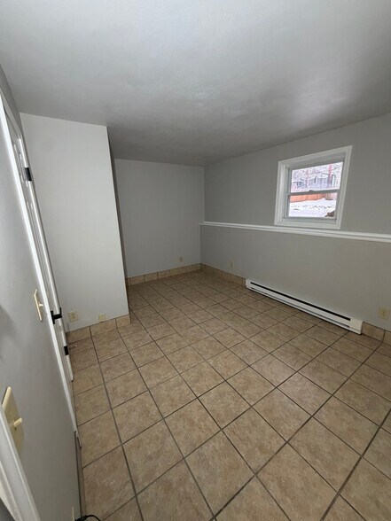 Building Photo - 285 1/4 Walnut St