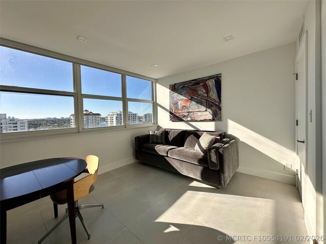 Building Photo - 209 N Fort Lauderdale Beach Blvd