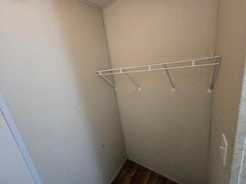 Building Photo - 1431 W 22nd St