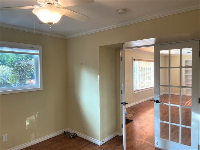 Building Photo - Classic Updated Home Near Whatcom Falls!