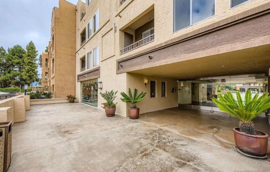 Building Photo - 8889 Caminito Plaza Centro