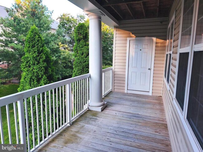 Building Photo - 42492 Mayflower Terrace