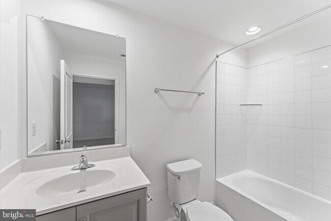 Building Photo - 505 Fontana Cir