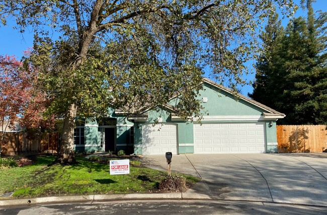 Building Photo - $2,395 W. Bluff Ave, Fresno 3/2, Sparkling...