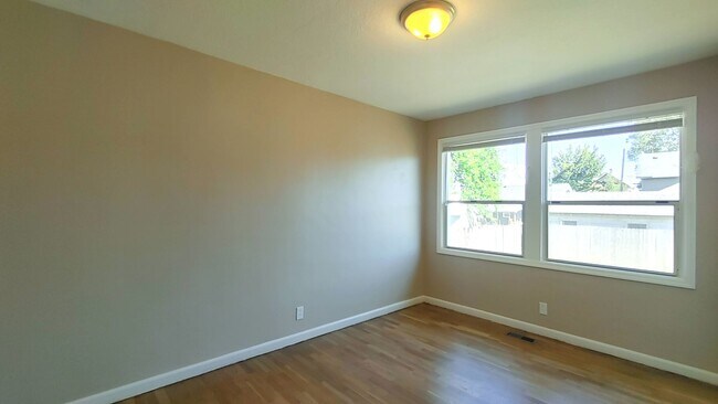 Building Photo - Darling Updated Cottage with New Kitchen a...