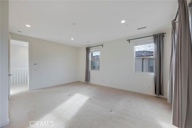 Building Photo - 18 Prominence