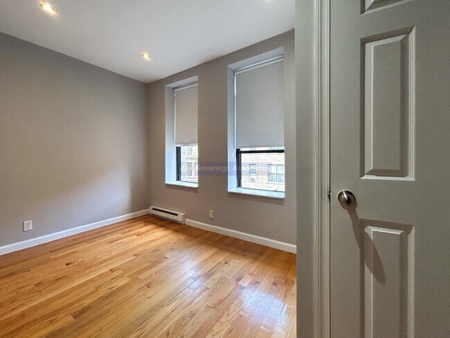 Building Photo - 312 W 114th St