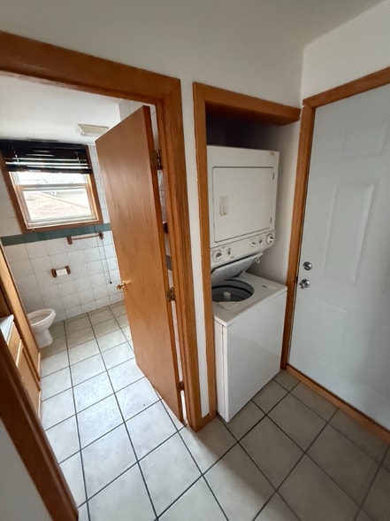 Building Photo - 6119 W Giddings St