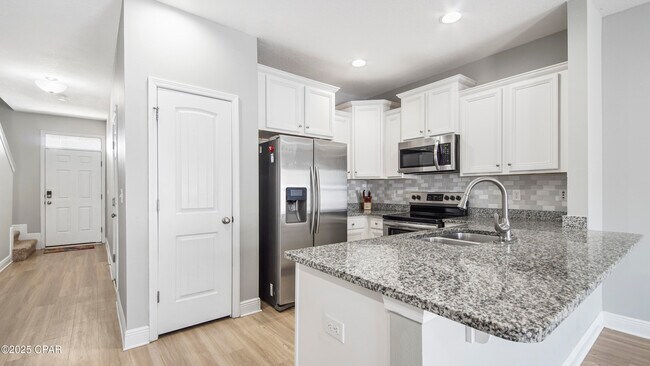 Building Photo - 7456 Shadow Lake Dr