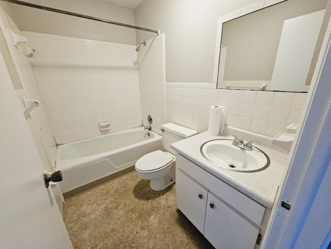 Building Photo - 2 bed 1 bath