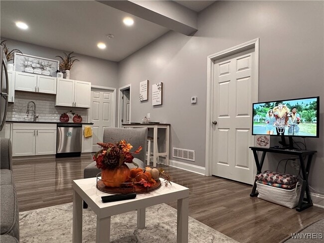 Building Photo - 1988 South Park Ave