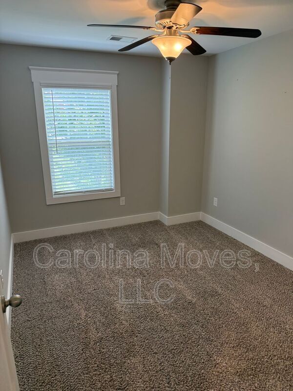 Building Photo - 604 Springbank Aly