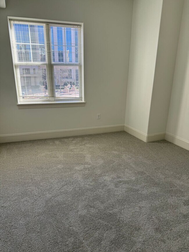 Building Photo - 4620 Piedmont Row Dr